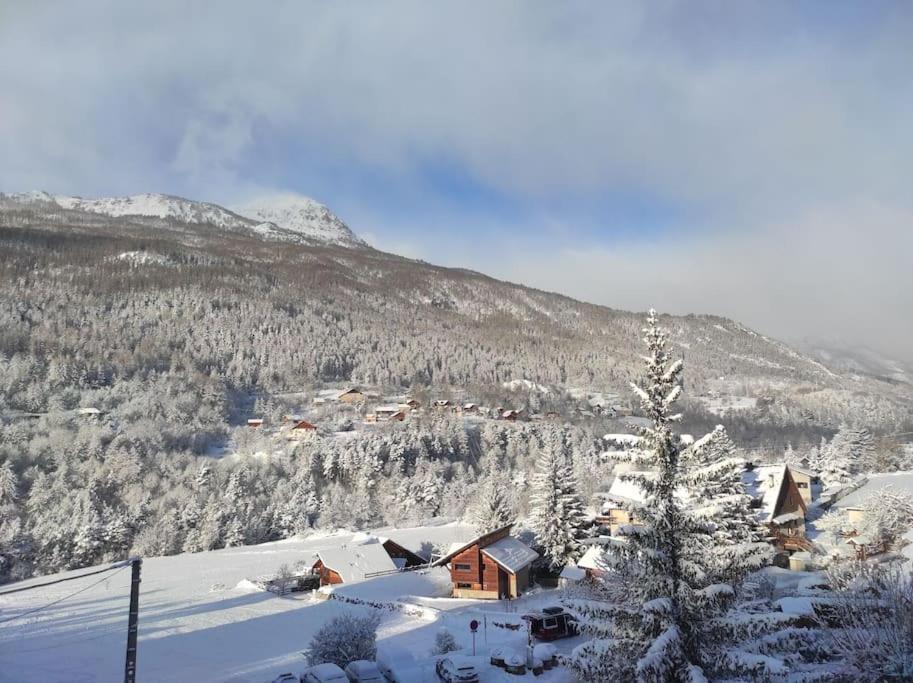 Appartement vue montagne, cosy et chaleureux Briançon Extérieur photo
