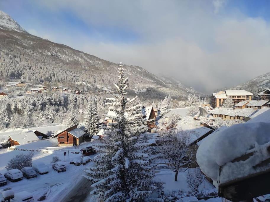 Appartement vue montagne, cosy et chaleureux Briançon Extérieur photo