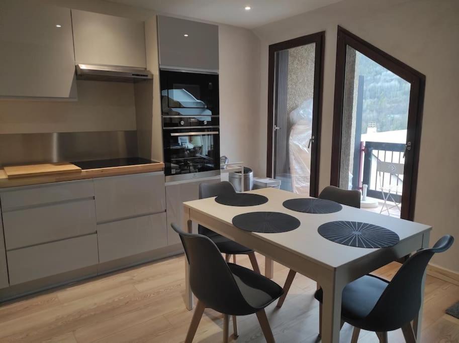 Appartement vue montagne, cosy et chaleureux Briançon Extérieur photo