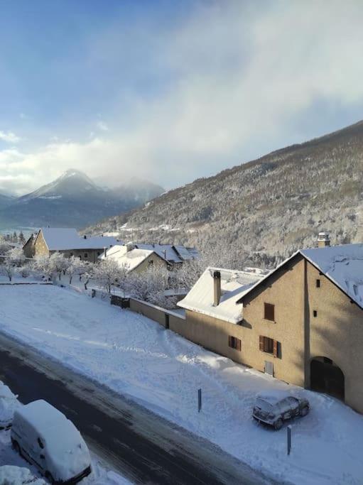 Appartement vue montagne, cosy et chaleureux Briançon Extérieur photo