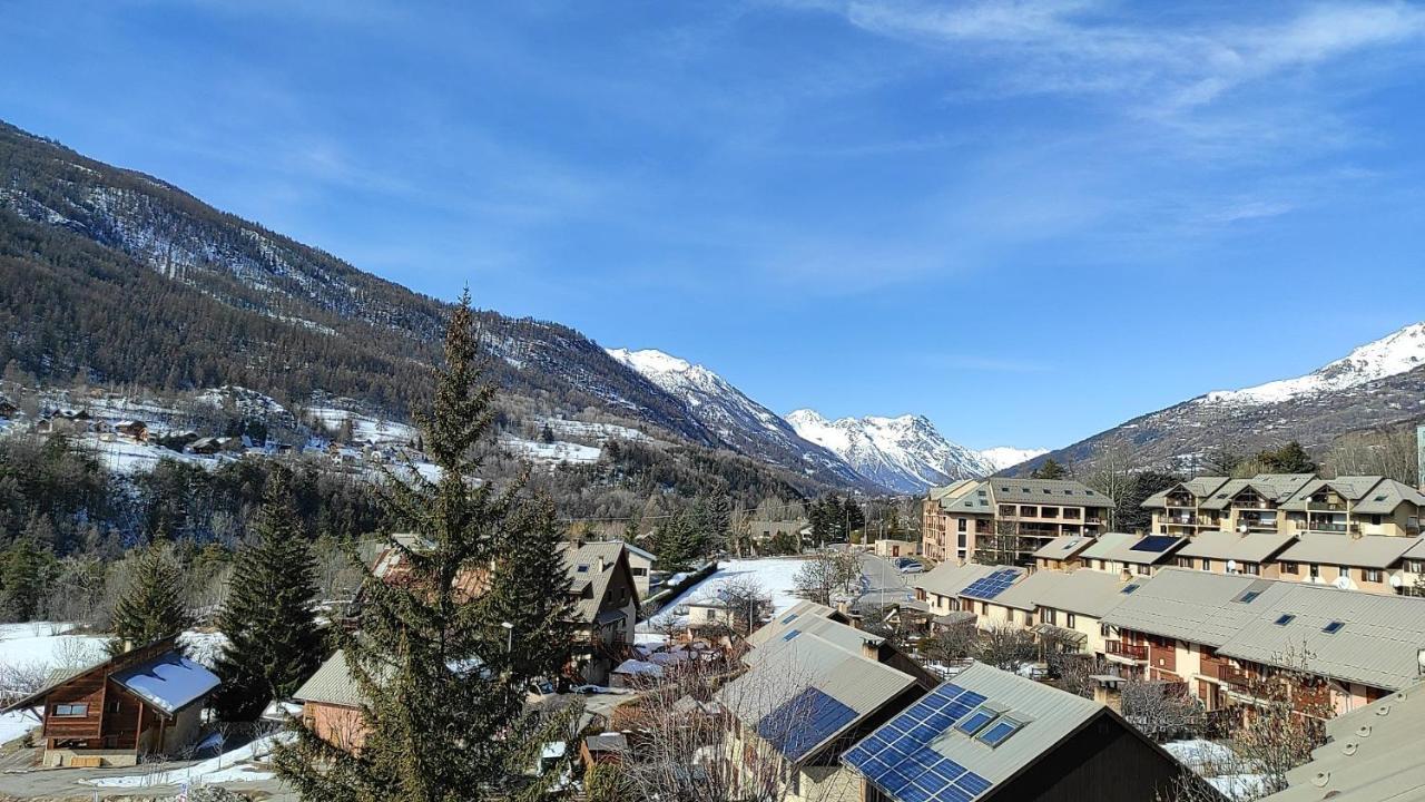 Appartement vue montagne, cosy et chaleureux Briançon Extérieur photo